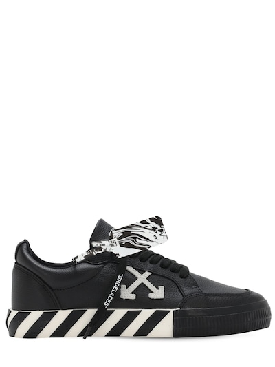 maternal Hykler vægt Off-White - Vulcanized leather low top sneakers - Black/White | Luisaviaroma