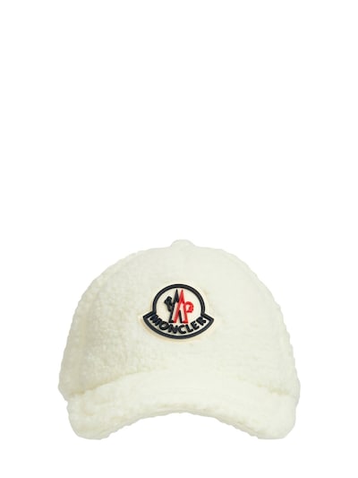 faux logo moncler