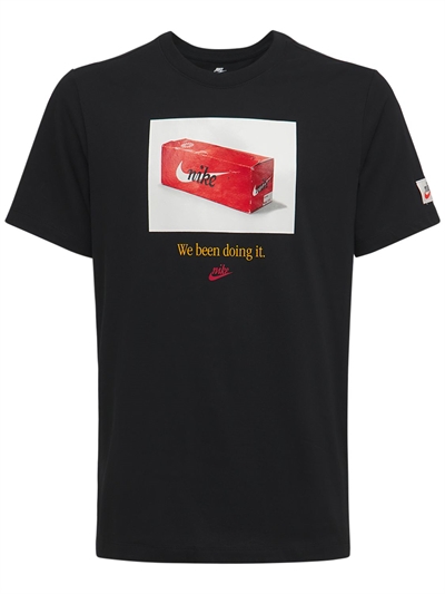 sample scratch box logo tee