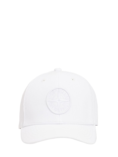 Stone Island - Cappello baseball in twill di cotone con logo - Bianco |  Luisaviaroma