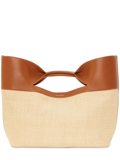 Alexander McQueen - Borsa shopping grande the bow in pelle e rafia -  Natural/Tan | Luisaviaroma