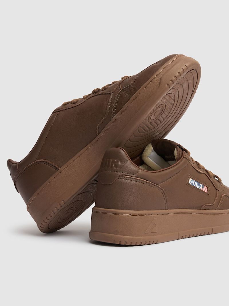 スニーカー AUTRY Woman Sneakers Brown AULWSG21 Autry Medalist Low Sneakers In Sand Storm Napa Leather