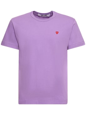 Comme des Garçons Play: T-shirt en coton Red Emblem - Violet - men_0 | Luisa Via Roma