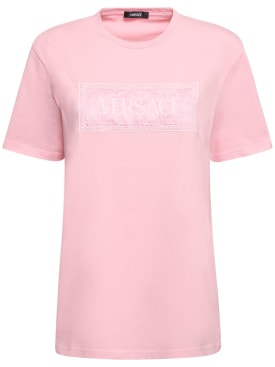 Versace: T-shirt en jersey de coton à logo Barocco - Rose Clair - women_0 | Luisa Via Roma