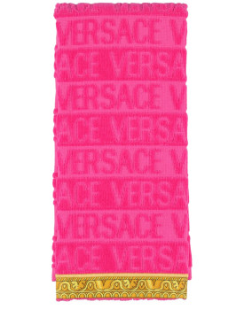 Versace: I Heart Baroque bath towel - Fuchsia - ecraft_0 | Luisa Via Roma