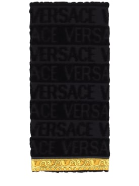 Versace: I Heart Baroque bath towel - Black - ecraft_0 | Luisa Via Roma