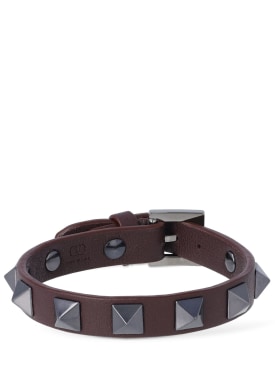 Valentino Garavani: Rockstud leather belt bracelet - Rubin/Black - women_0 | Luisa Via Roma