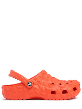 Crocs: Classic Geometric凉鞋 - Lava - women_0 | Luisa Via Roma