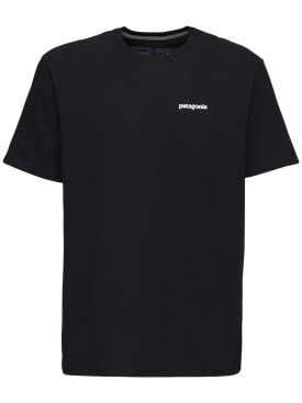 Patagonia: P-6 Logo Responsibility t-shirt - Black - men_0 | Luisa Via Roma