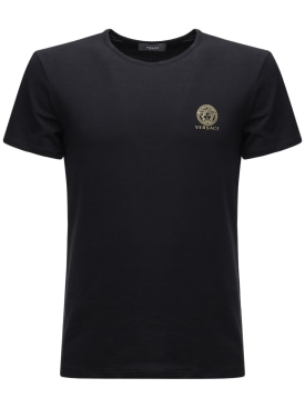 Versace: Camiseta de algodón stretch con logo - Negro - men_0 | Luisa Via Roma