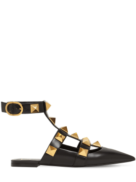Valentino Garavani: Zapatos planos Roman Stud de piel 10mm - Negro - women_0 | Luisa Via Roma