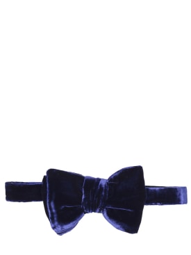 Tom Ford: Viscose blend fluid velvet bowtie - Midnight Blue - men_0 | Luisa Via Roma