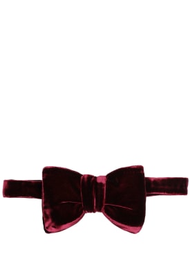 Tom Ford: Viscose blend fluid velvet bowtie - Aubergine - men_0 | Luisa Via Roma