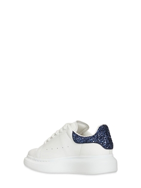 Alexander McQueen - Sneakers in pelle - Bianco/Navy | Luisaviaroma