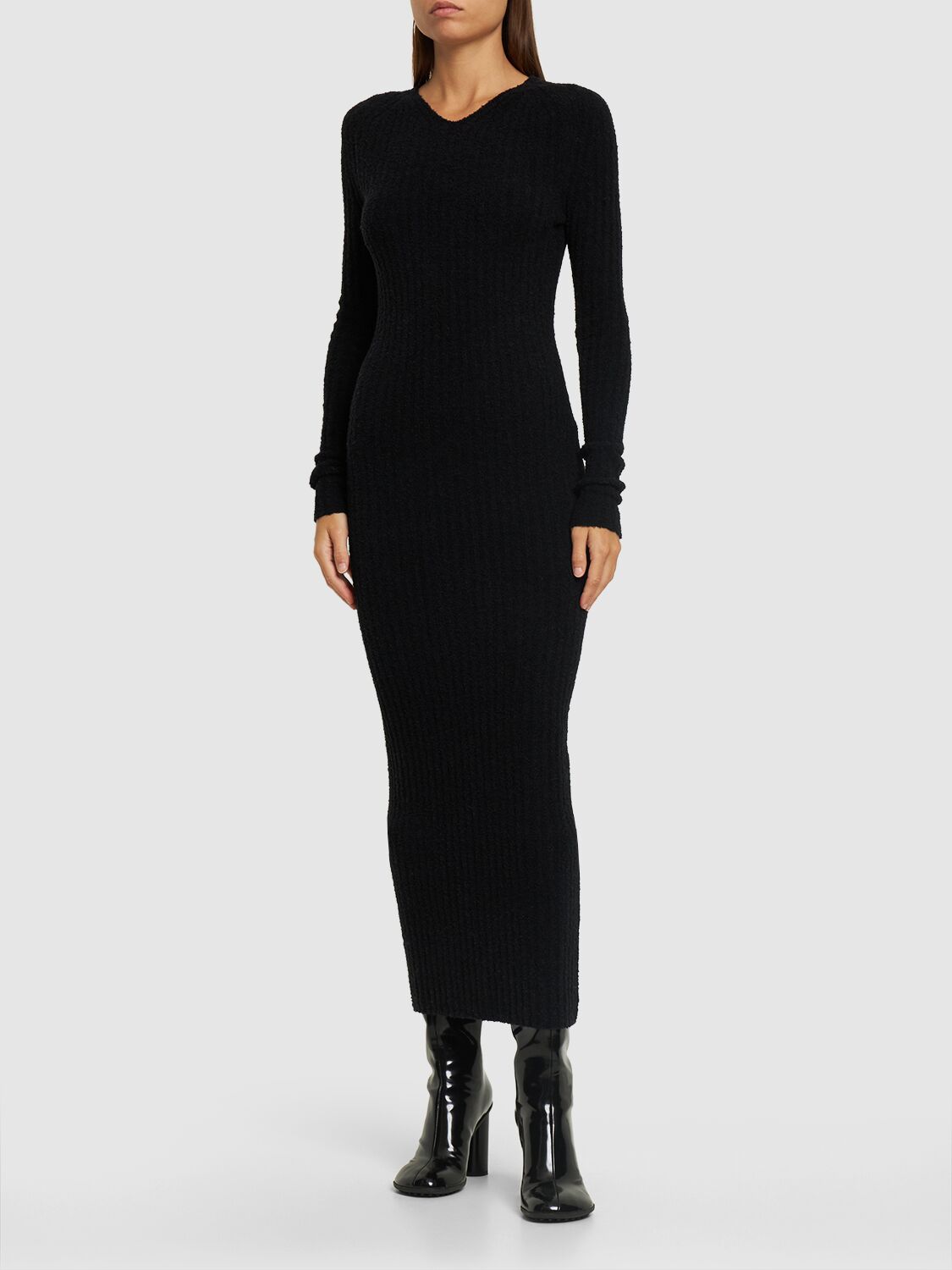 Shop Totême Ribbed Wool Blend Midi Dress In 블랙