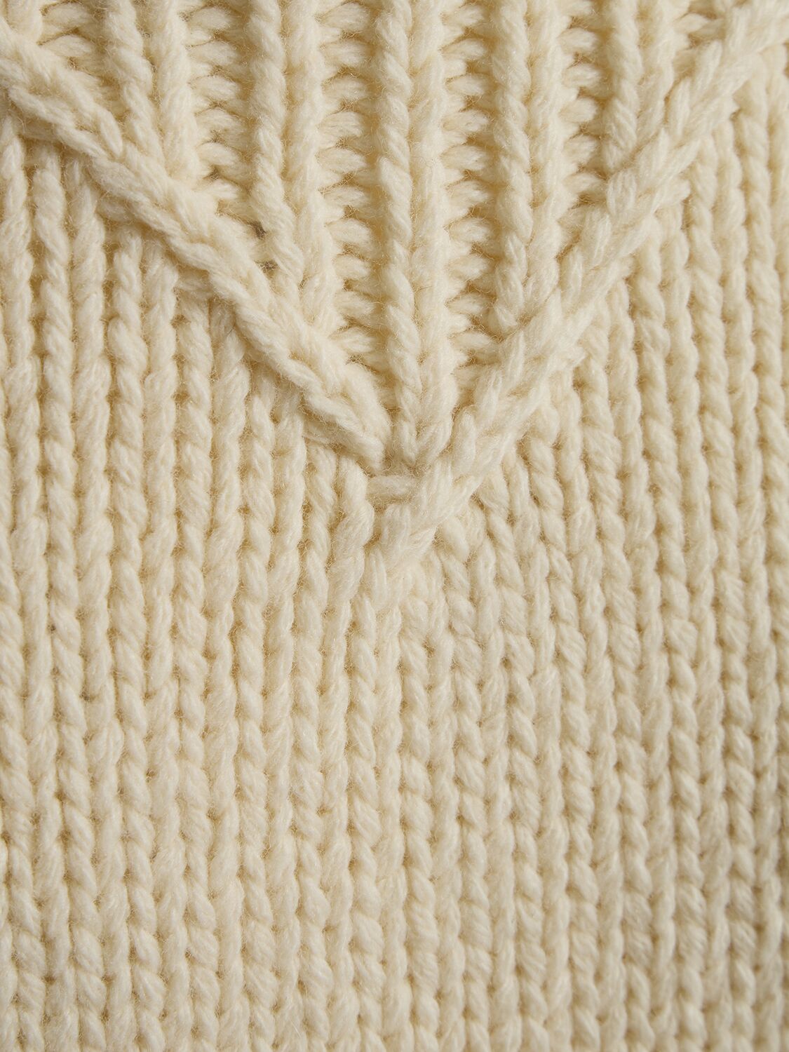 羊毛混纺针织连帽毛衣