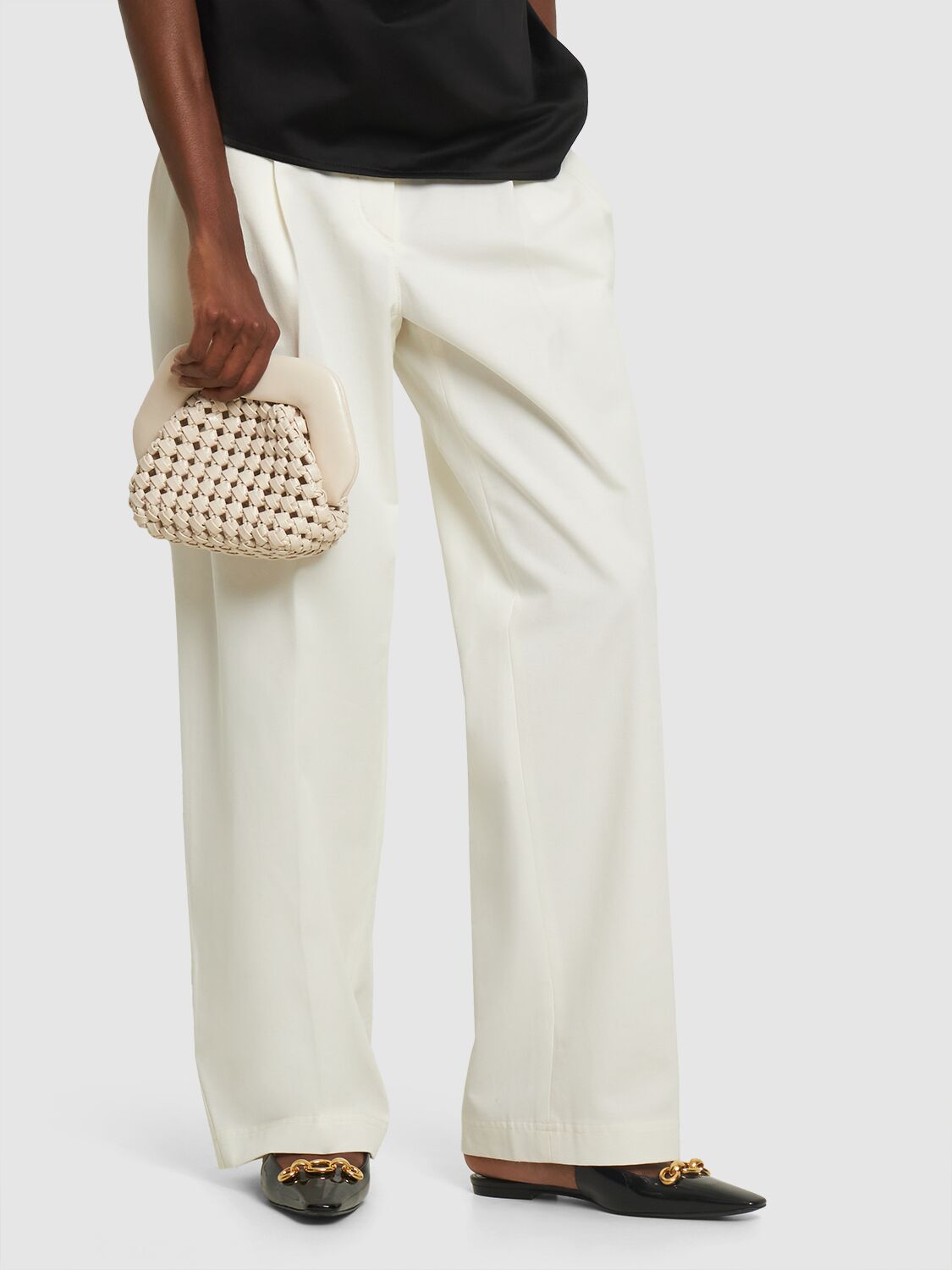 Gea Knotted Shiny Clutch