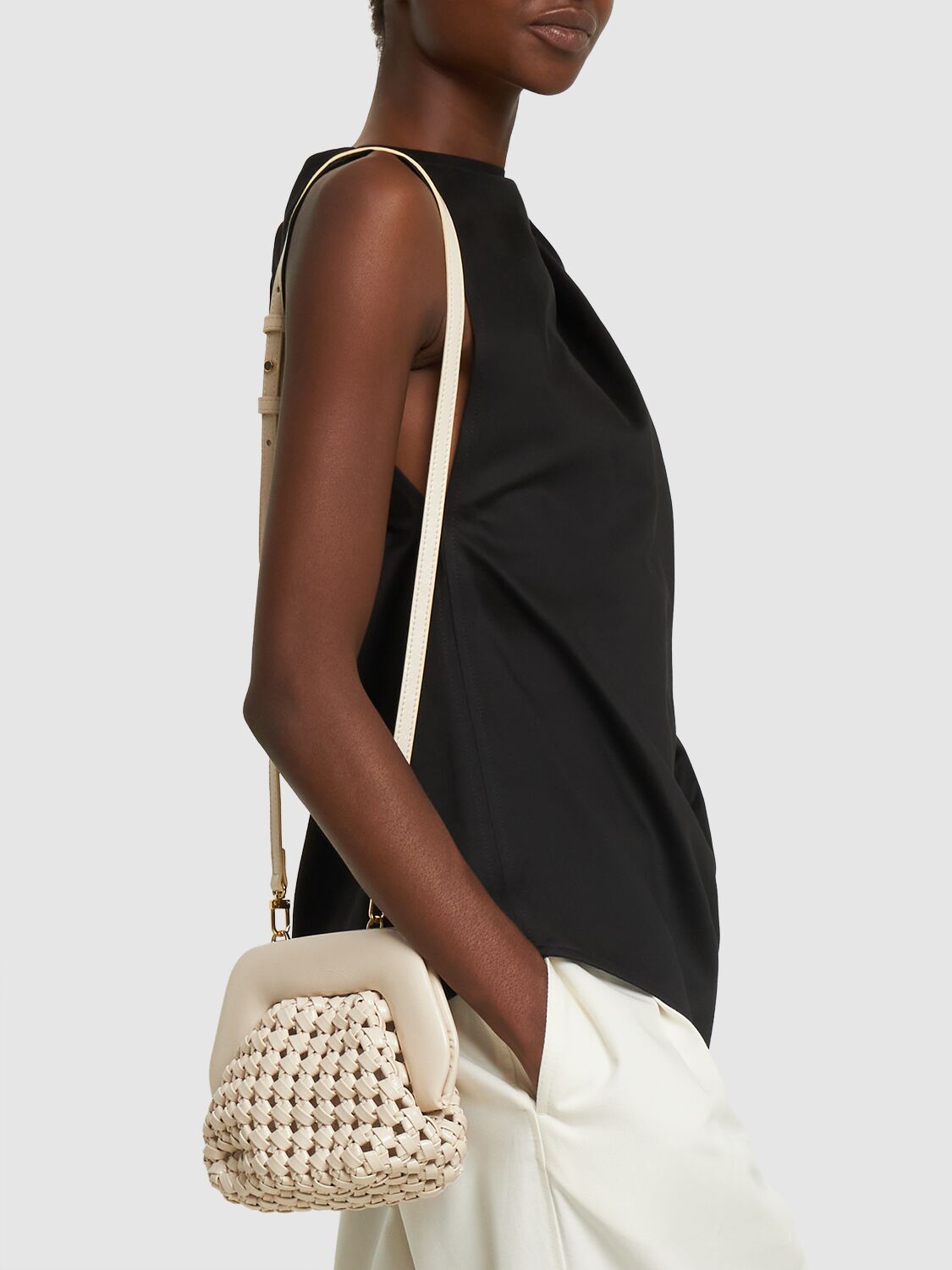 Gea Knotted Shiny Clutch