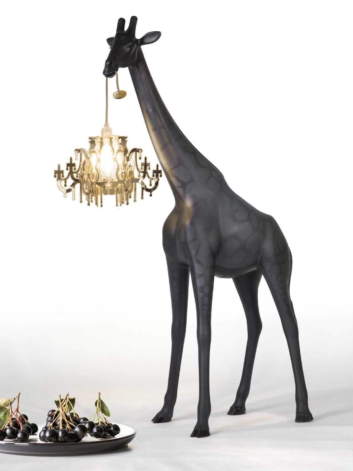 Shop Qeeboo Xs Giraffe In Love Table Lamp In Black