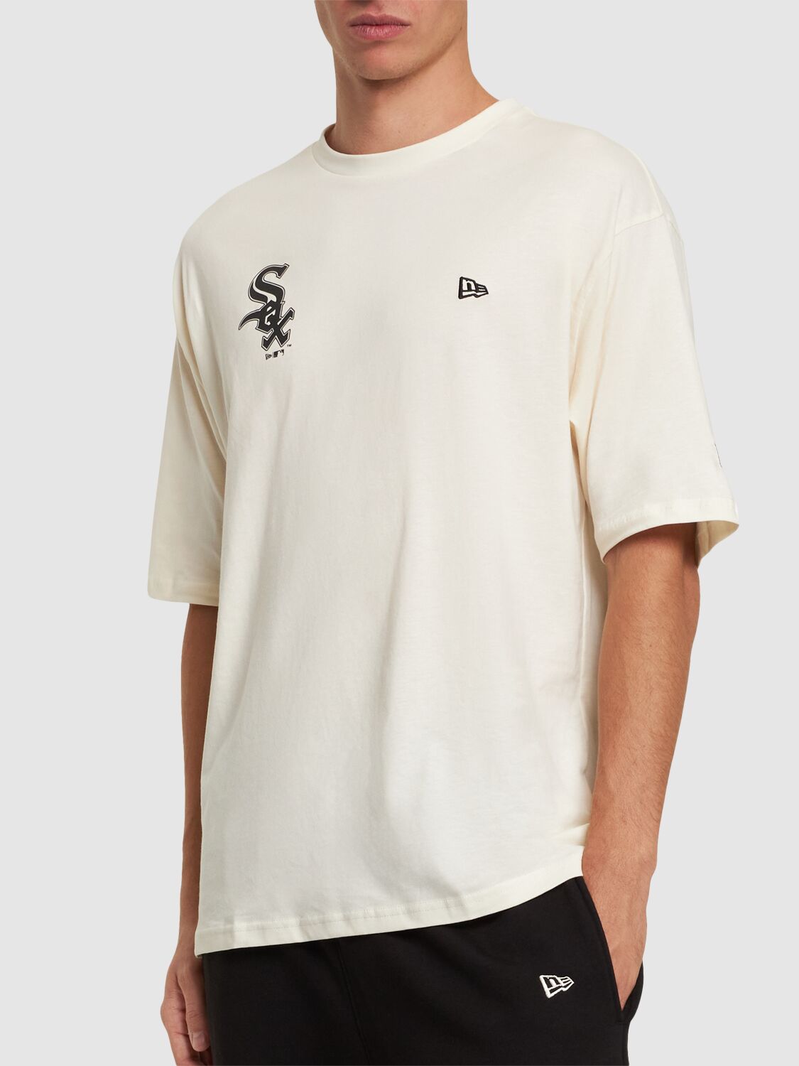 Shop New Era Chicago White Sox Printed T-shirt In White,black