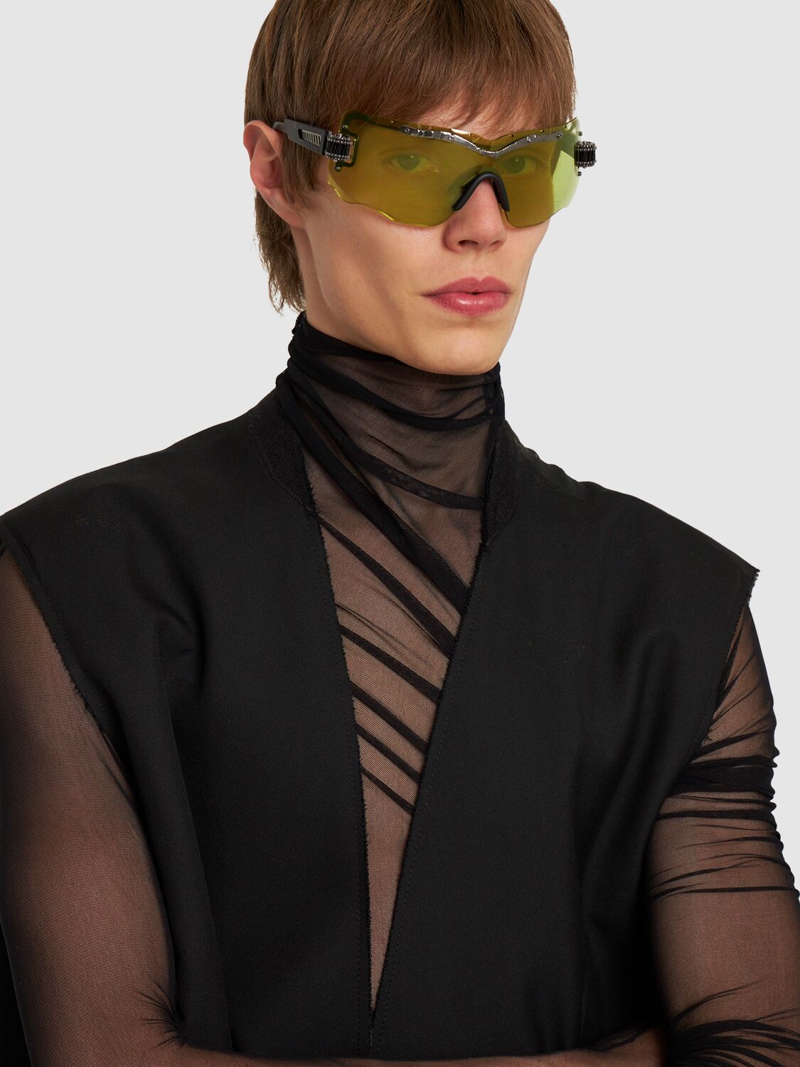 Shop Kuboraum Berlin E15 Mask Ruthenium Sunglasses In Green,black
