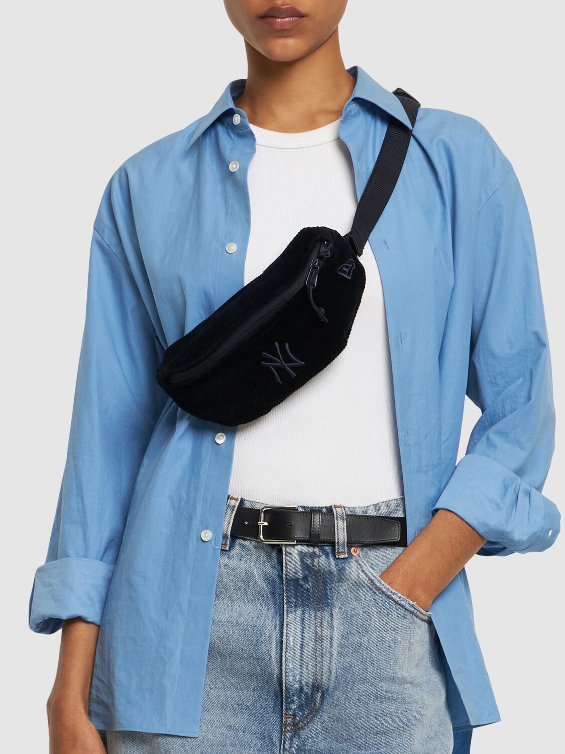 Shop New Era Ny Yankess Mini Corduroy Belt Bag In Blue