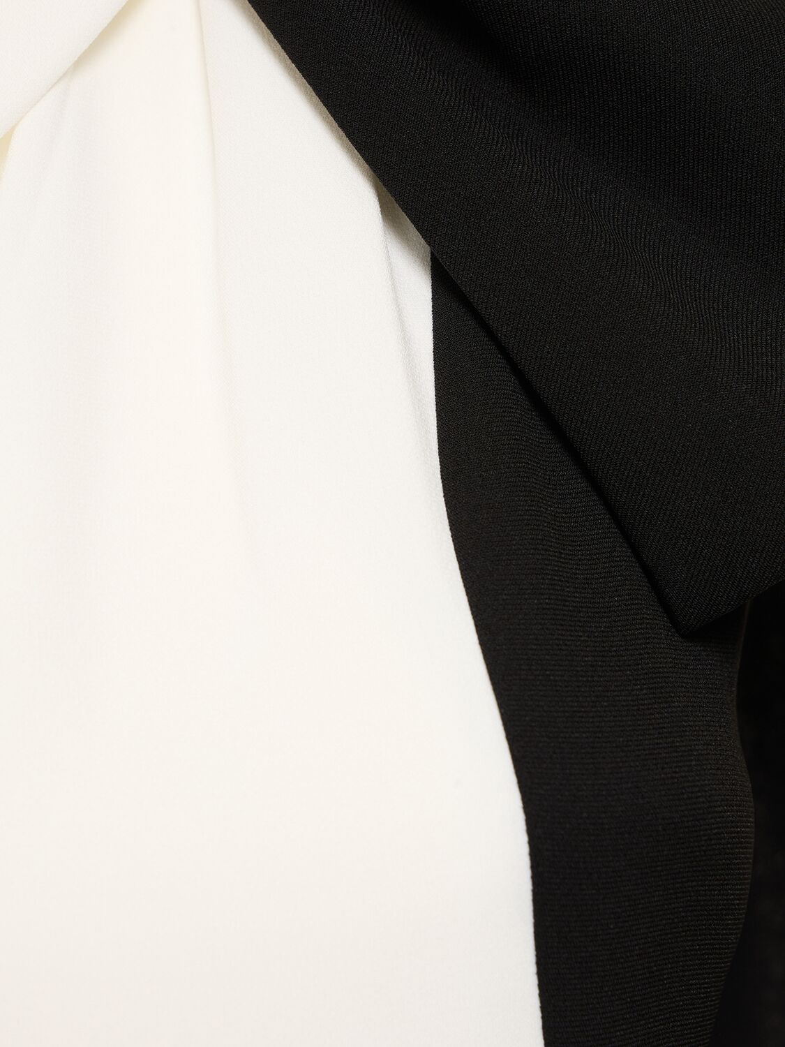 Shop Roland Mouret Asymmetric Stretch Cady Bow Maxi Dress In Weiss,schwarz