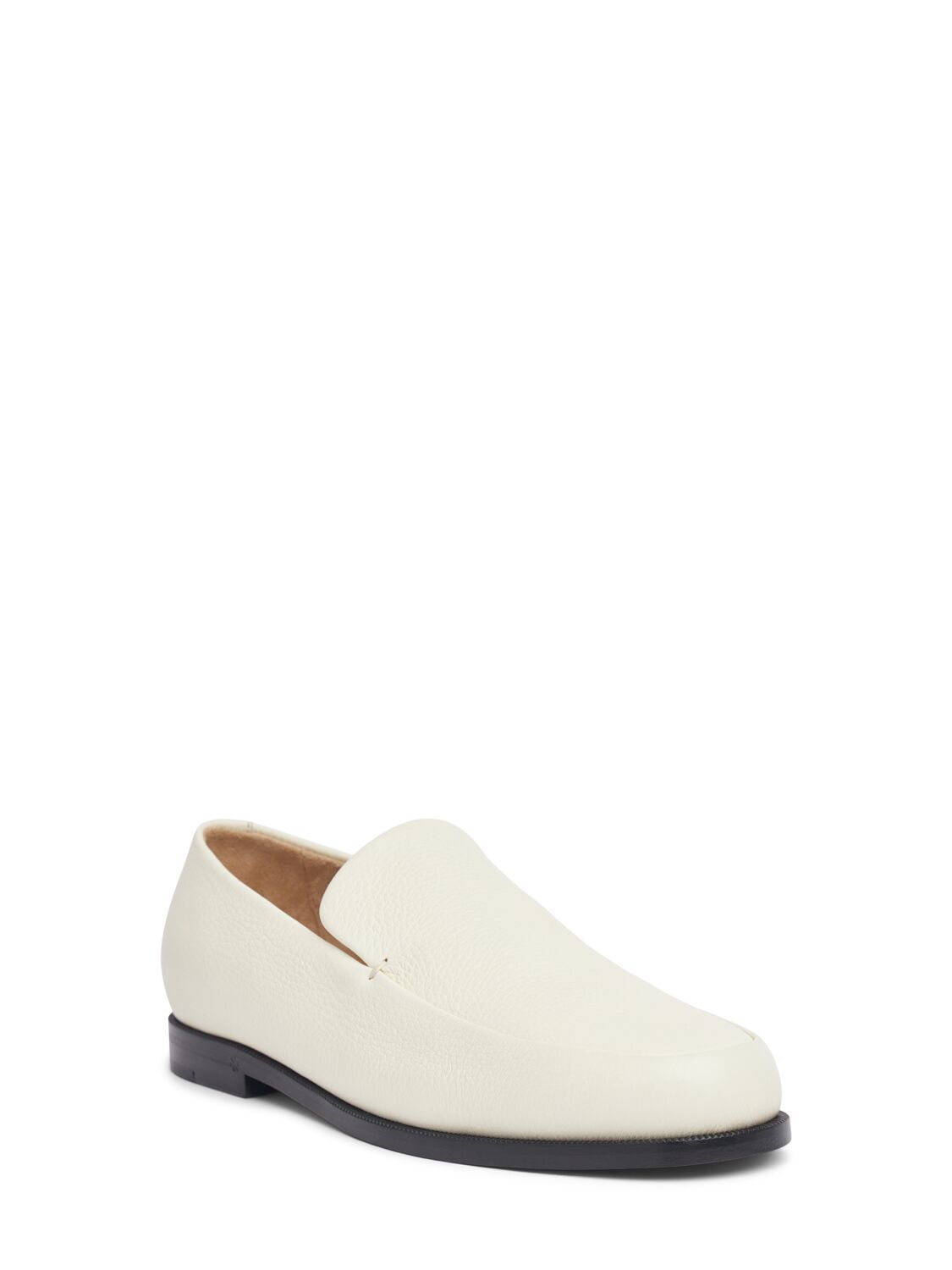 Shop Khaite 10mm Alessio Leather Loafers In Cream