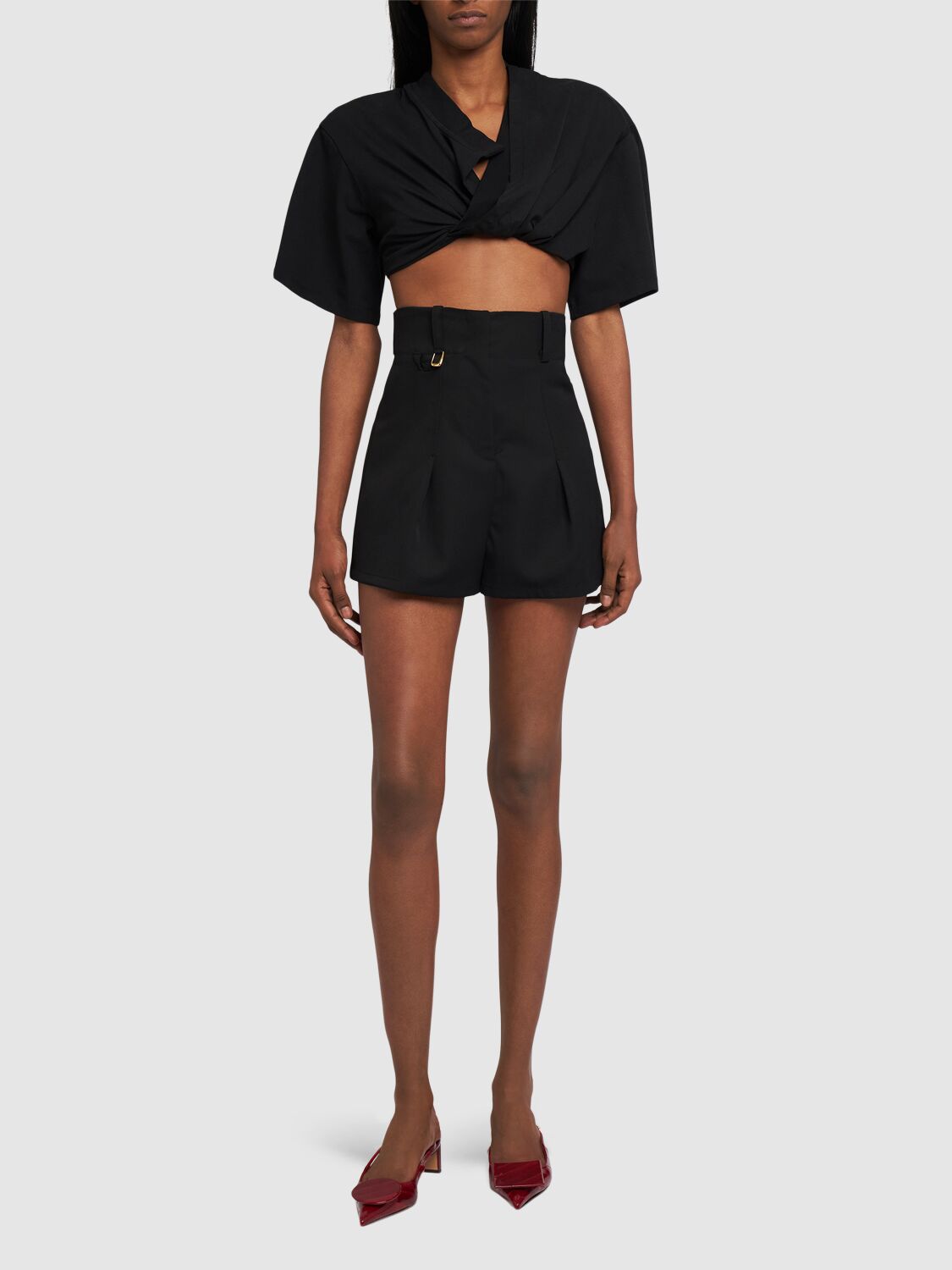 Jacquemus Le Short Bari Pleated Wool Shorts In Black