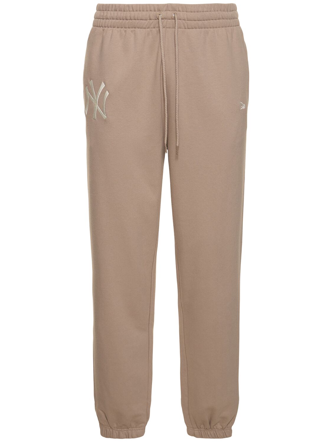 New Era Ny Yankees League Essentials Joggers In Beige,white