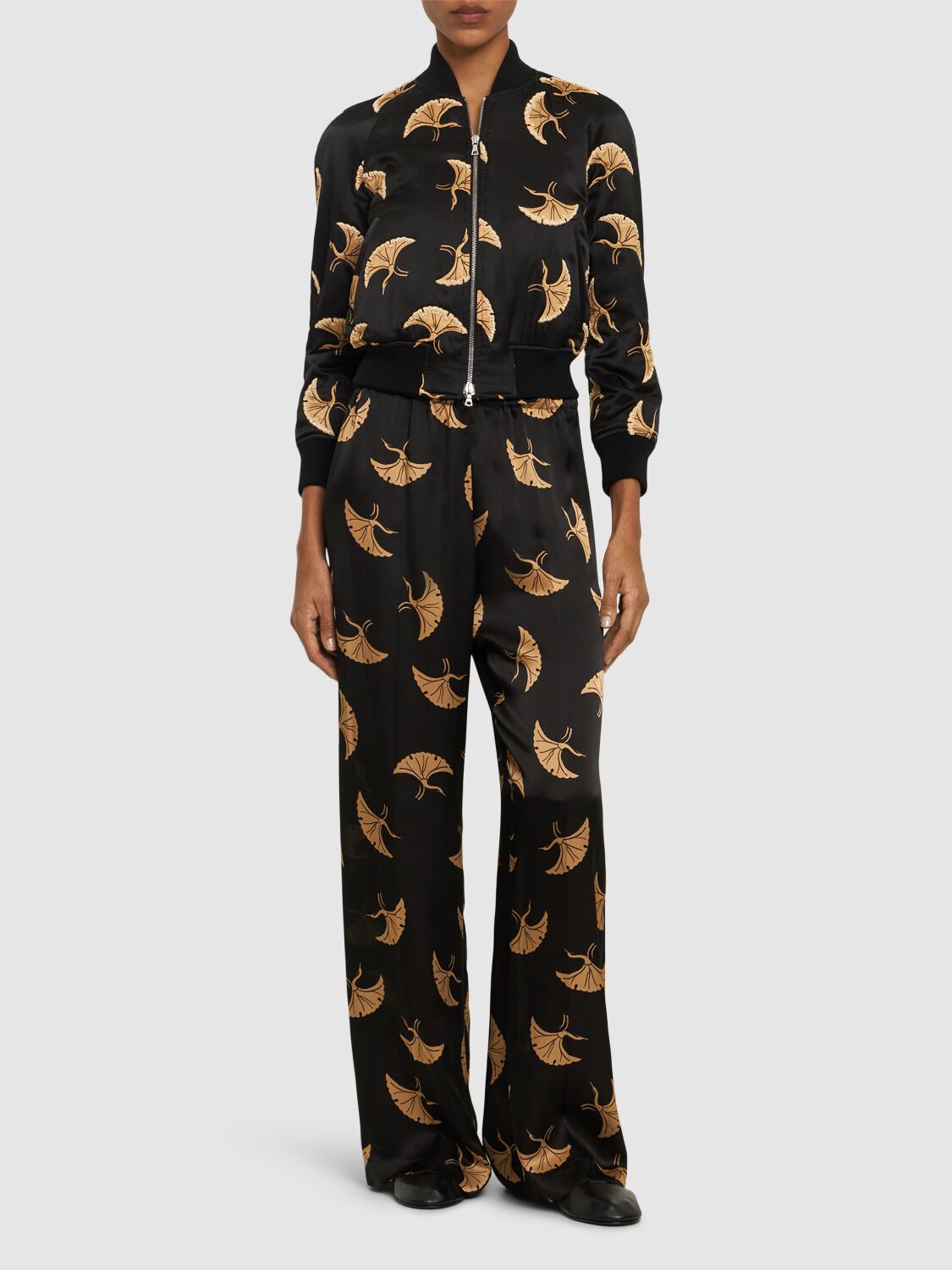 Dries Van Noten Fluid Silk Blend Satin Printed Jacket In 多色/黑色