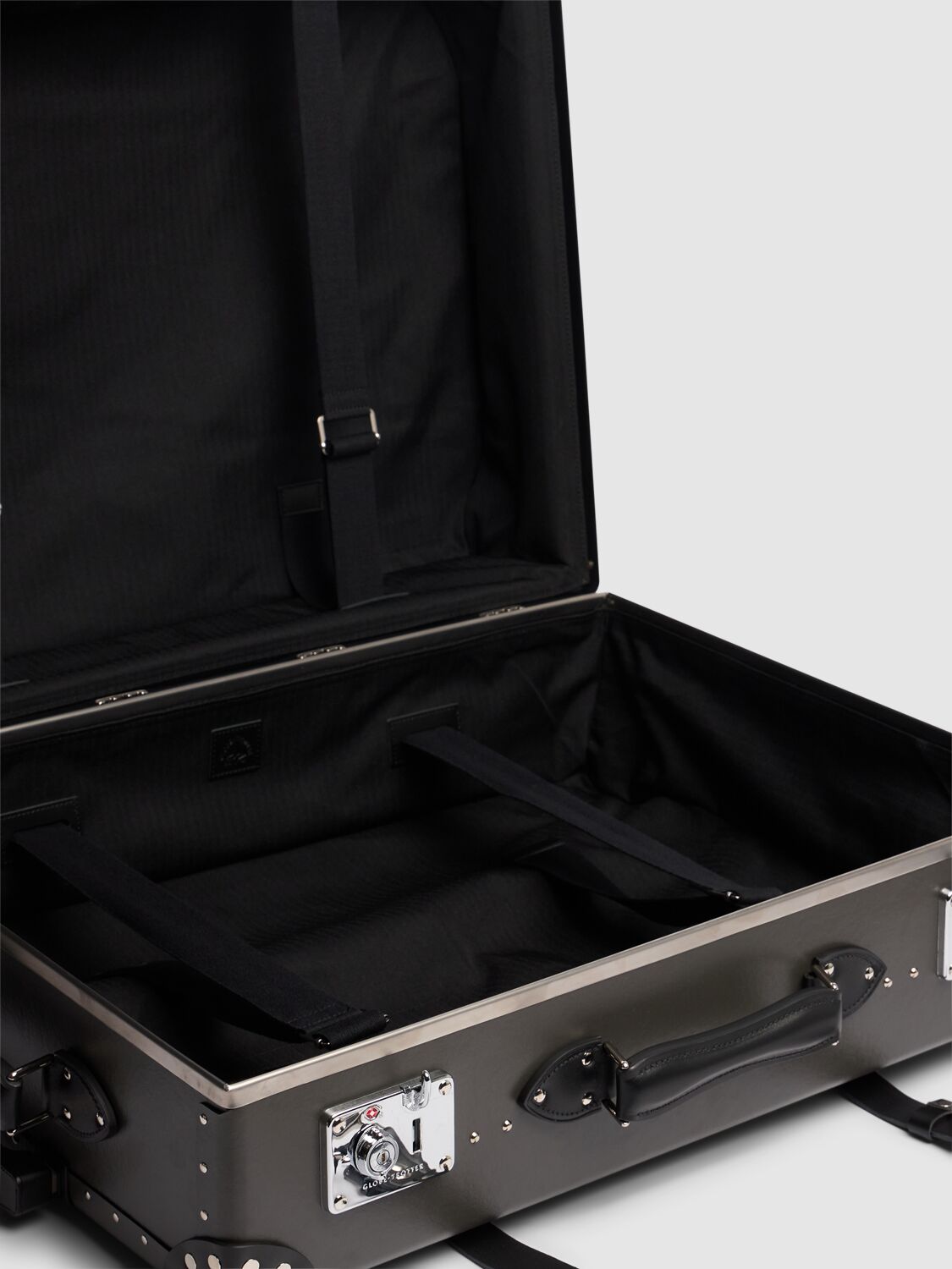 Shop Globe-trotter Large 4x Wheel Carry-on Case In Braun,schwarz