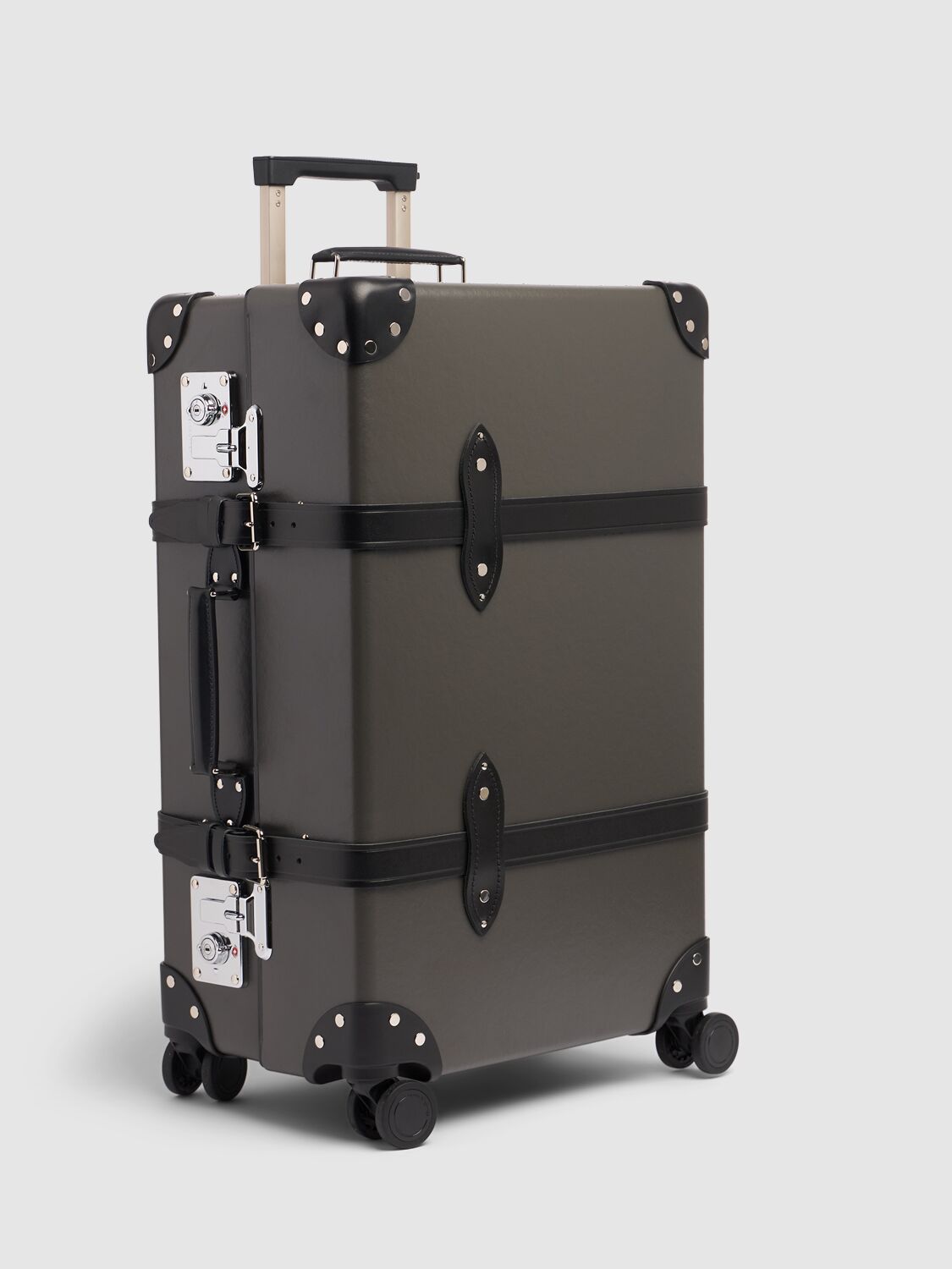 Shop Globe-trotter Medium 4x Wheel Check-in Case In Braun,schwarz