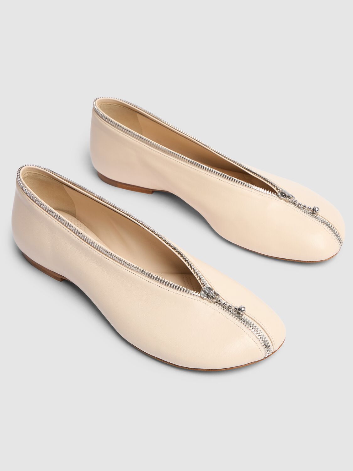 Shop Burberry 10mm Sadler Leather Flats In Ivory