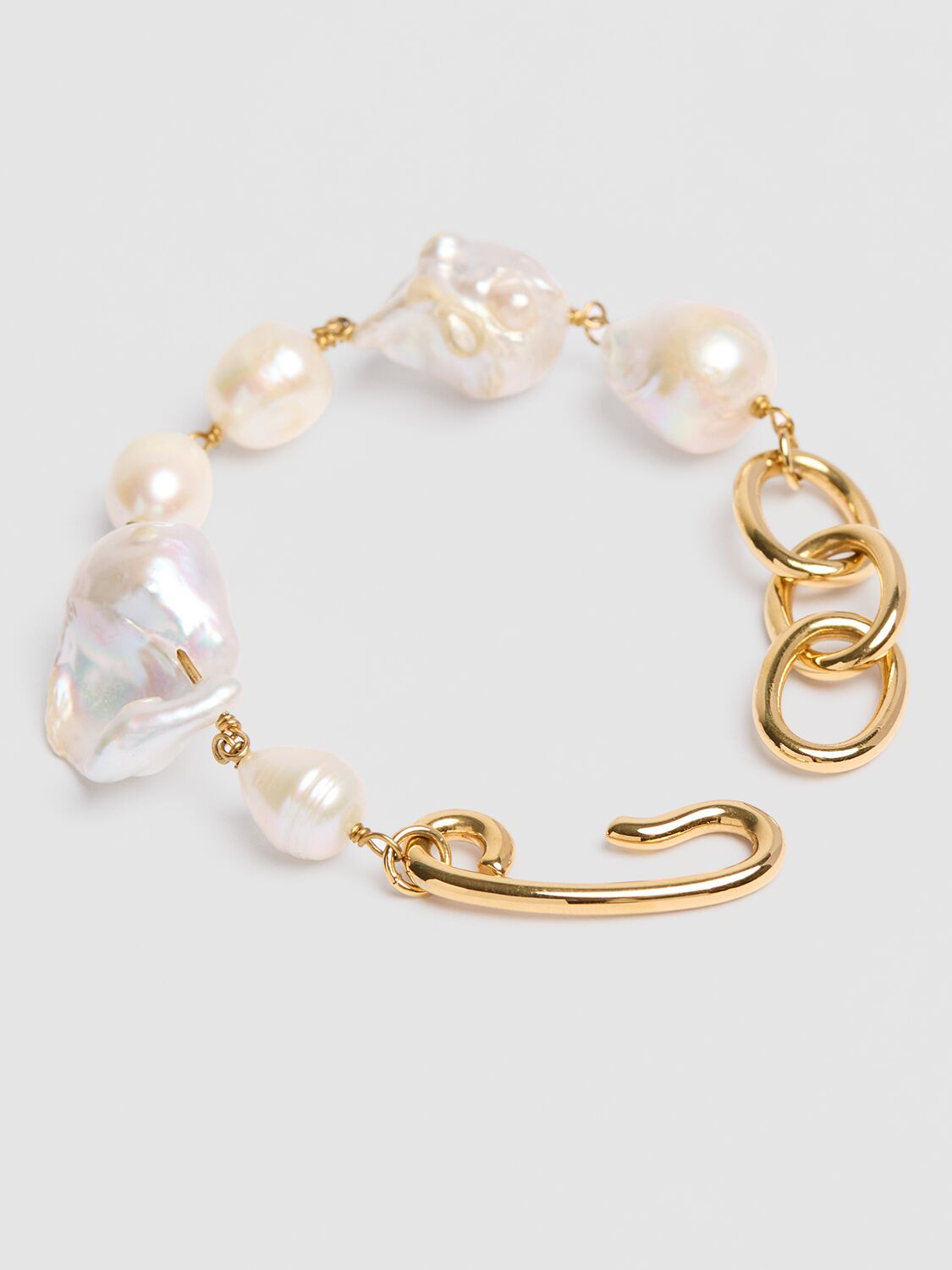 Shop Jil Sander Grainy Pearl Link Bracelet In Gold/pearl