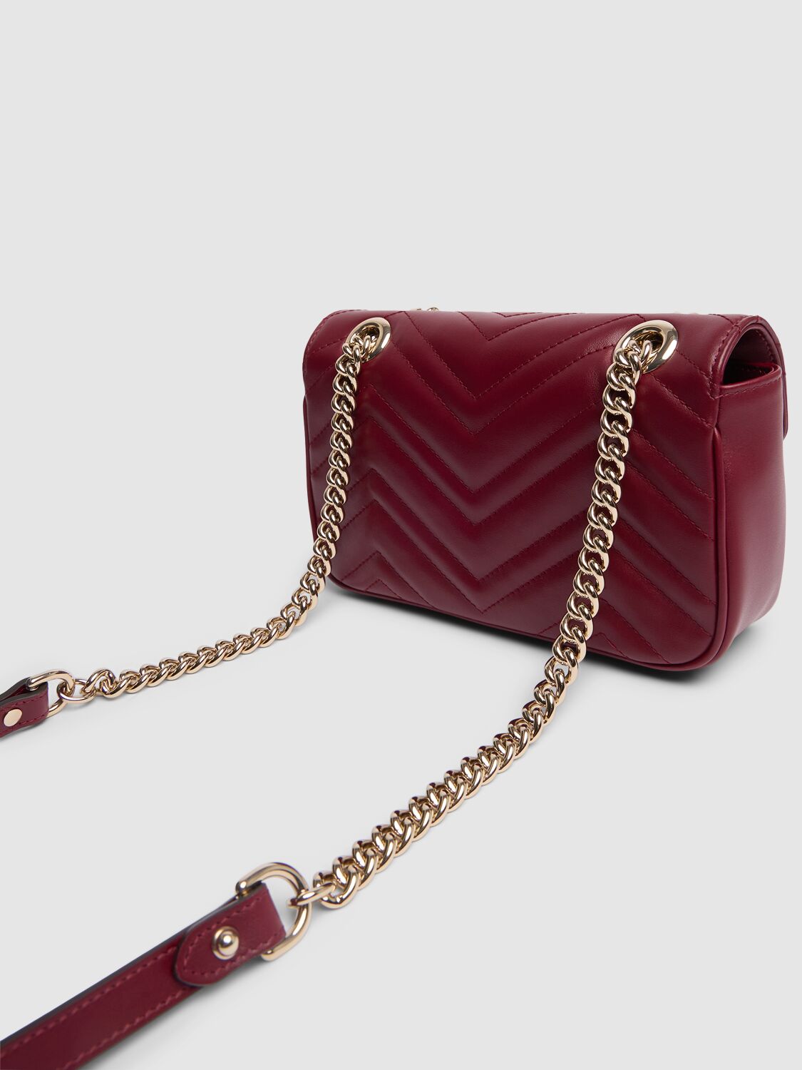 Shop Gucci Gg Marmont Leather Shoulder Bag In Rosso Ancora