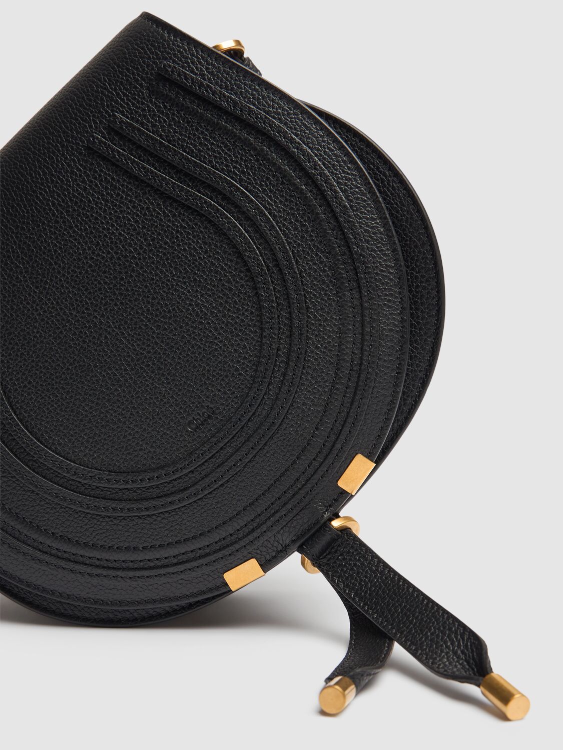 Shop Chloé Marcie Grained Leather Crossbody Bag In 黑色