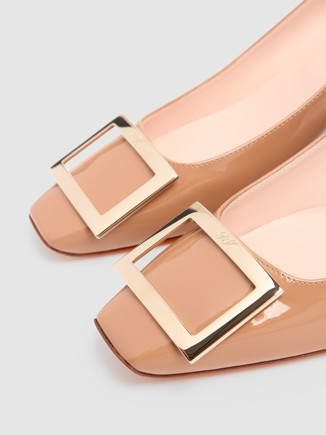 Shop Roger Vivier 45mm Trompette Patent Leather Pumps In Nude