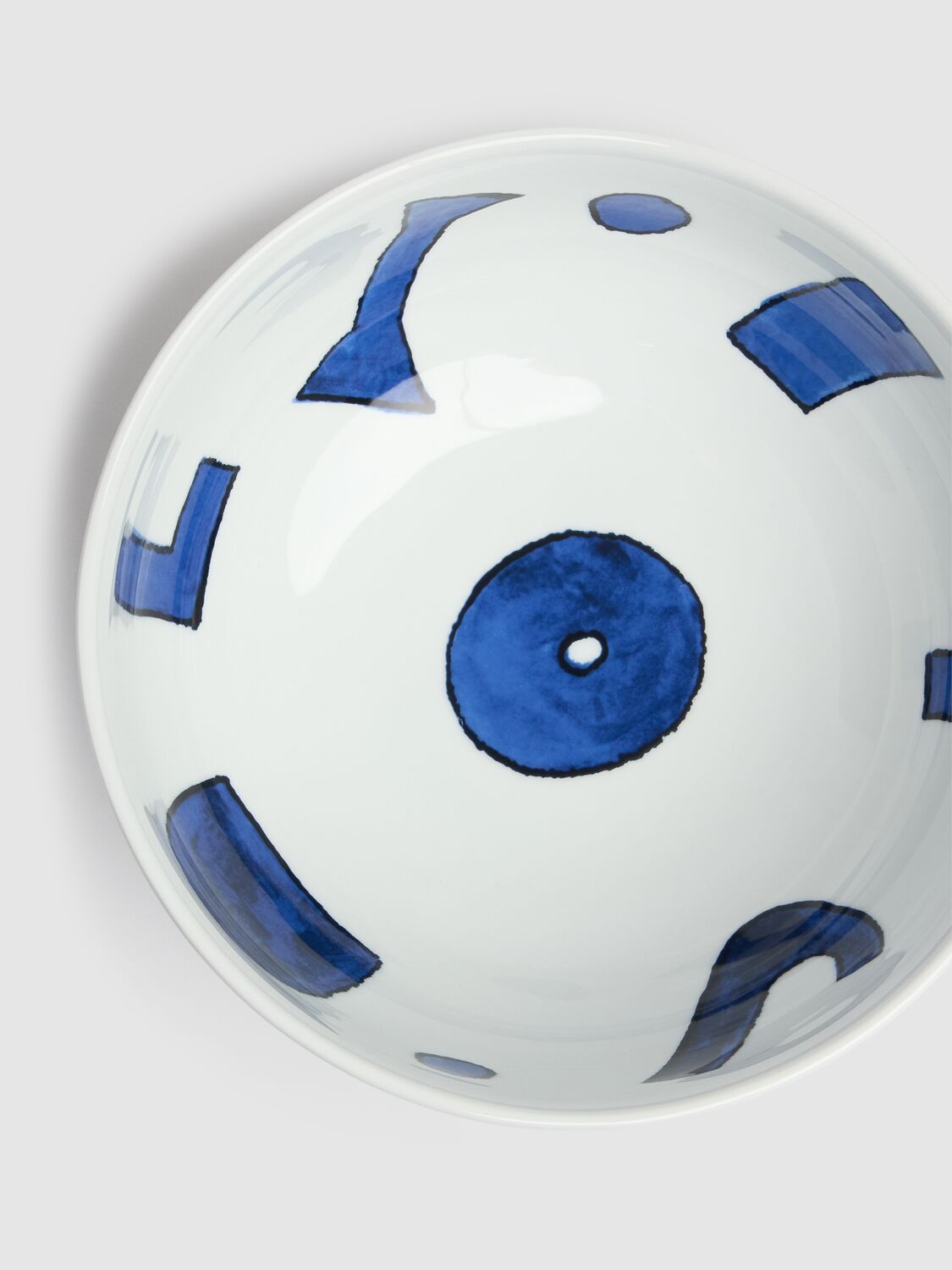Shop Alessi Itsumo Salad Bowl In White,blue