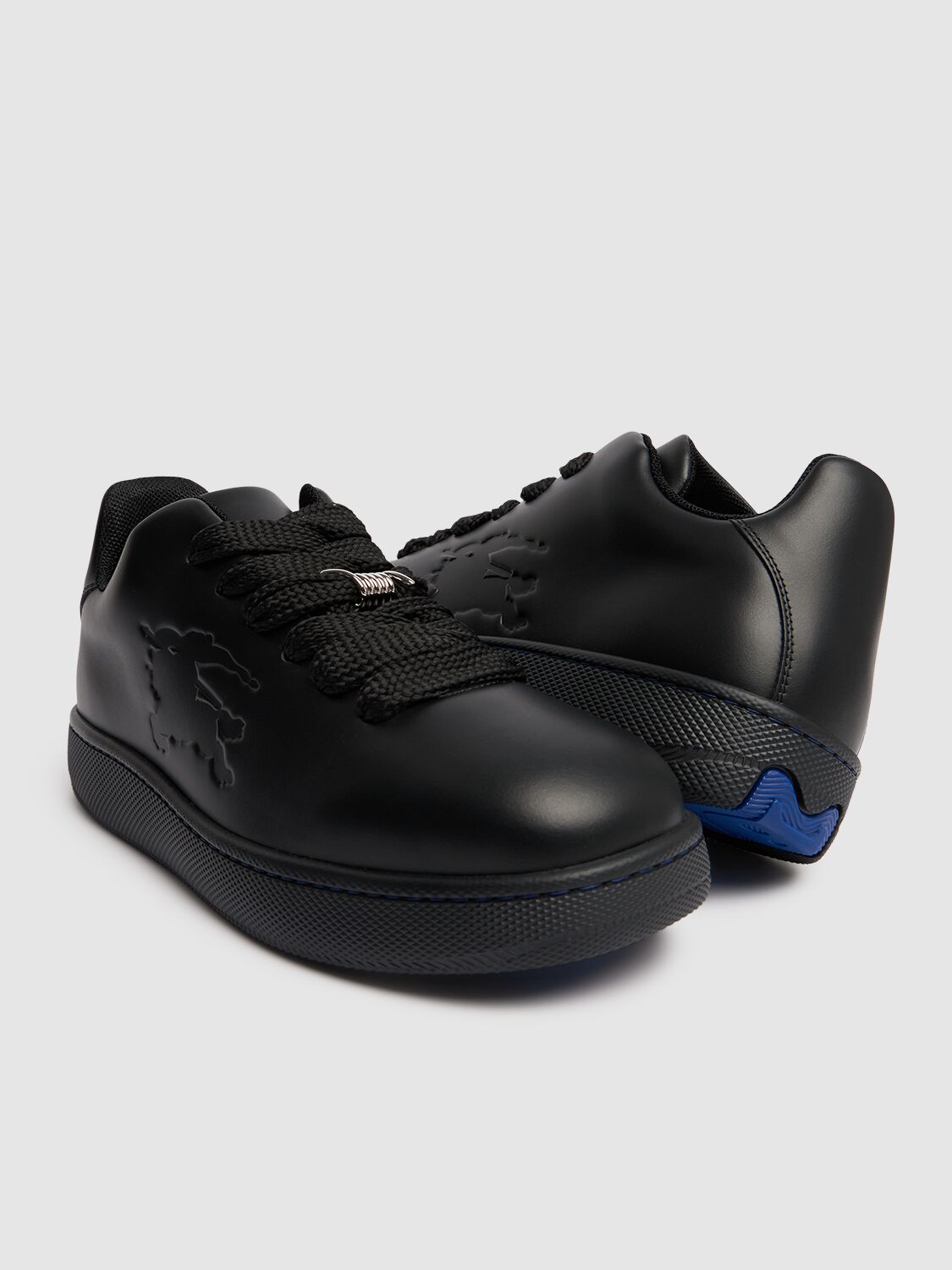 Shop Burberry Trainer Low Top Sneakers In Schwarz