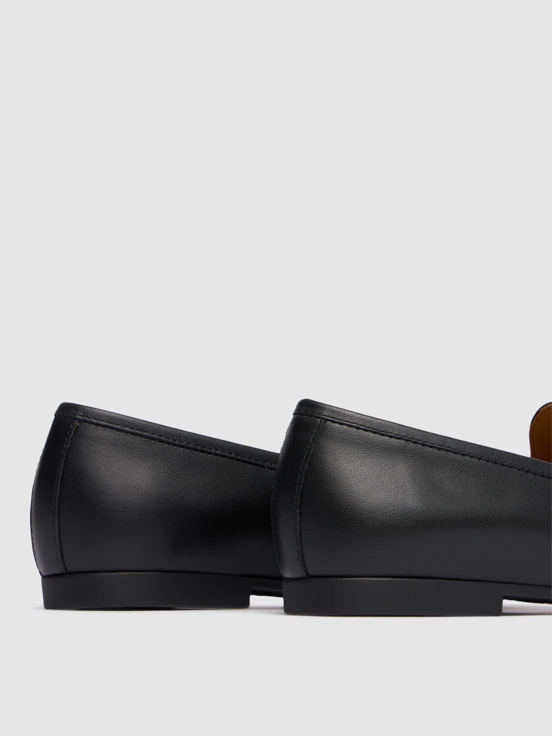 Shop Gucci Horsebit Leather Loafers In 黑色