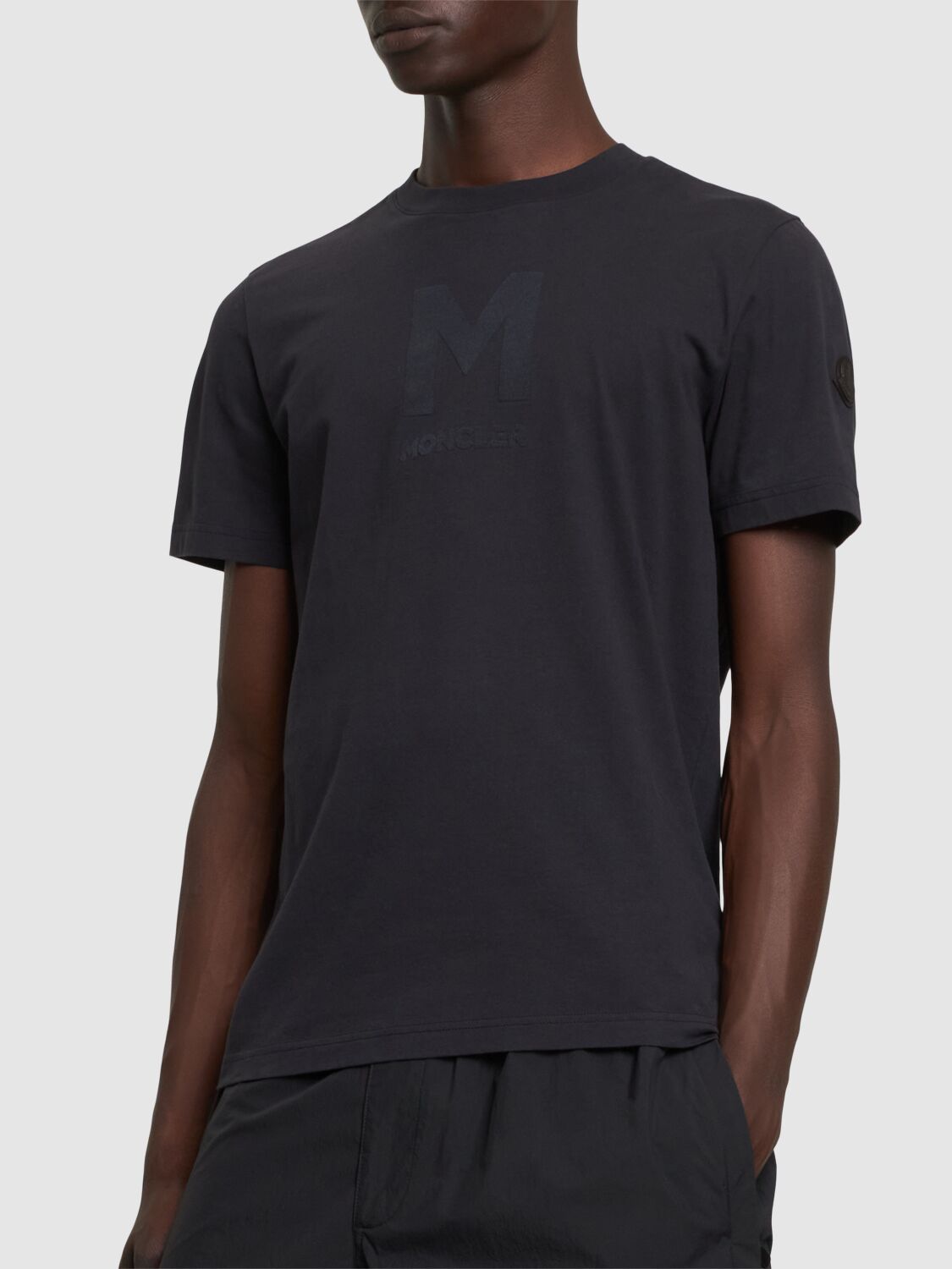 Shop Moncler Logo Detail Cotton T-shirt In Midnight Blue