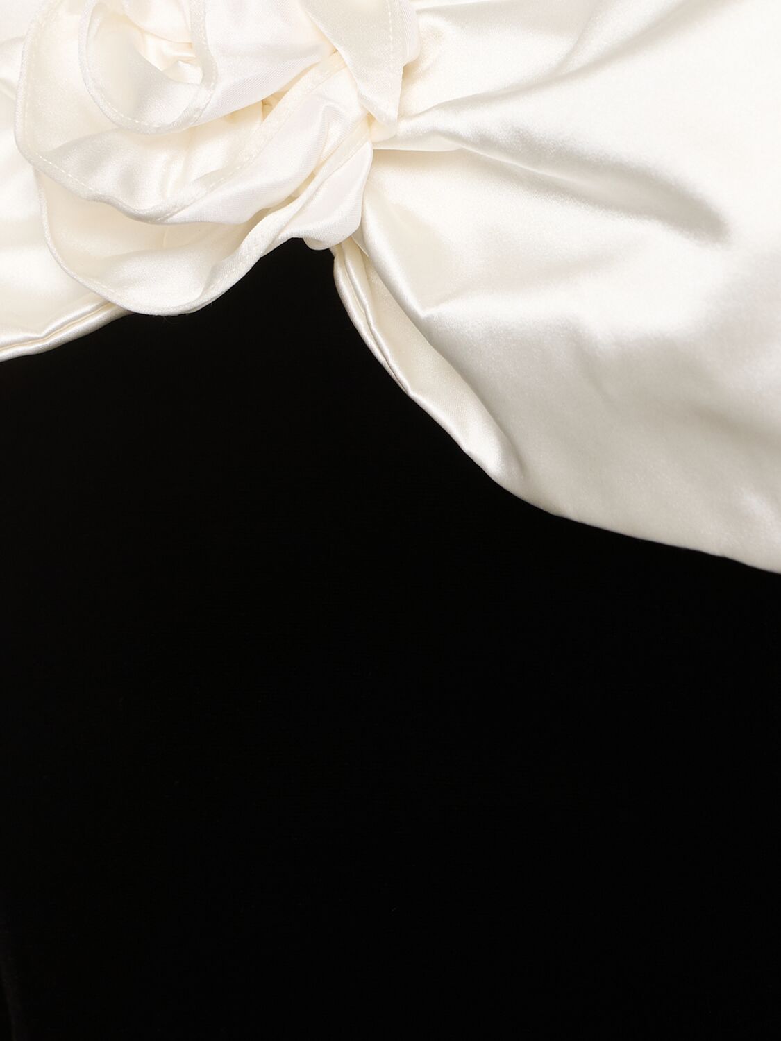 Alessandra Rich Bow-detail Off-shoulder Velvet Gown In Black/white