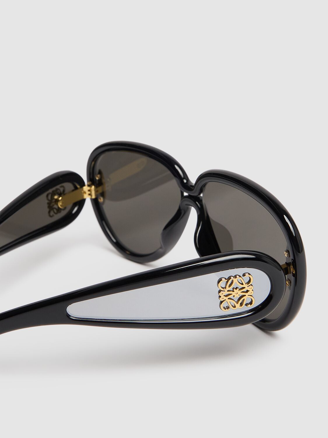 Shop Loewe Paula's Ibiza Mask Sunglasses In Black/mirror