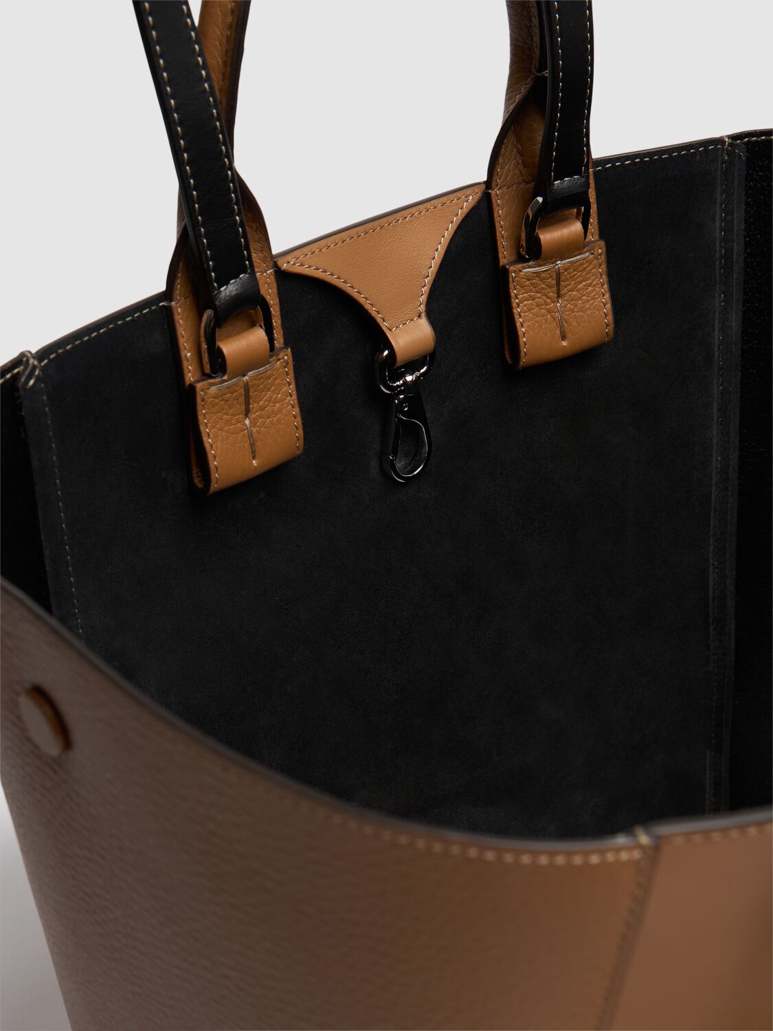 Shop Tod's Medium Cln Leather Tote In Biscotto/nero