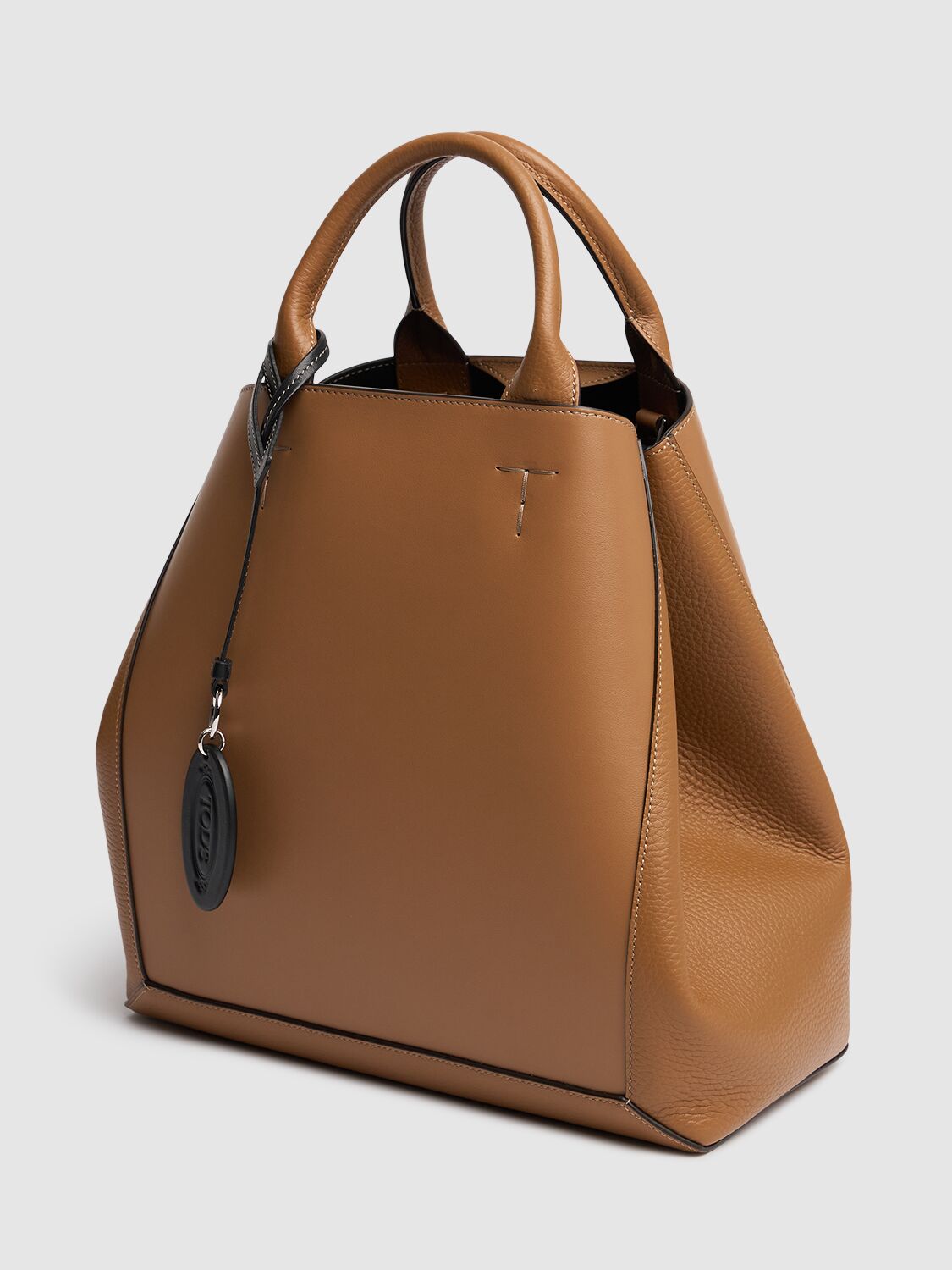 Shop Tod's Medium Cln Leather Tote In Biscotto/nero