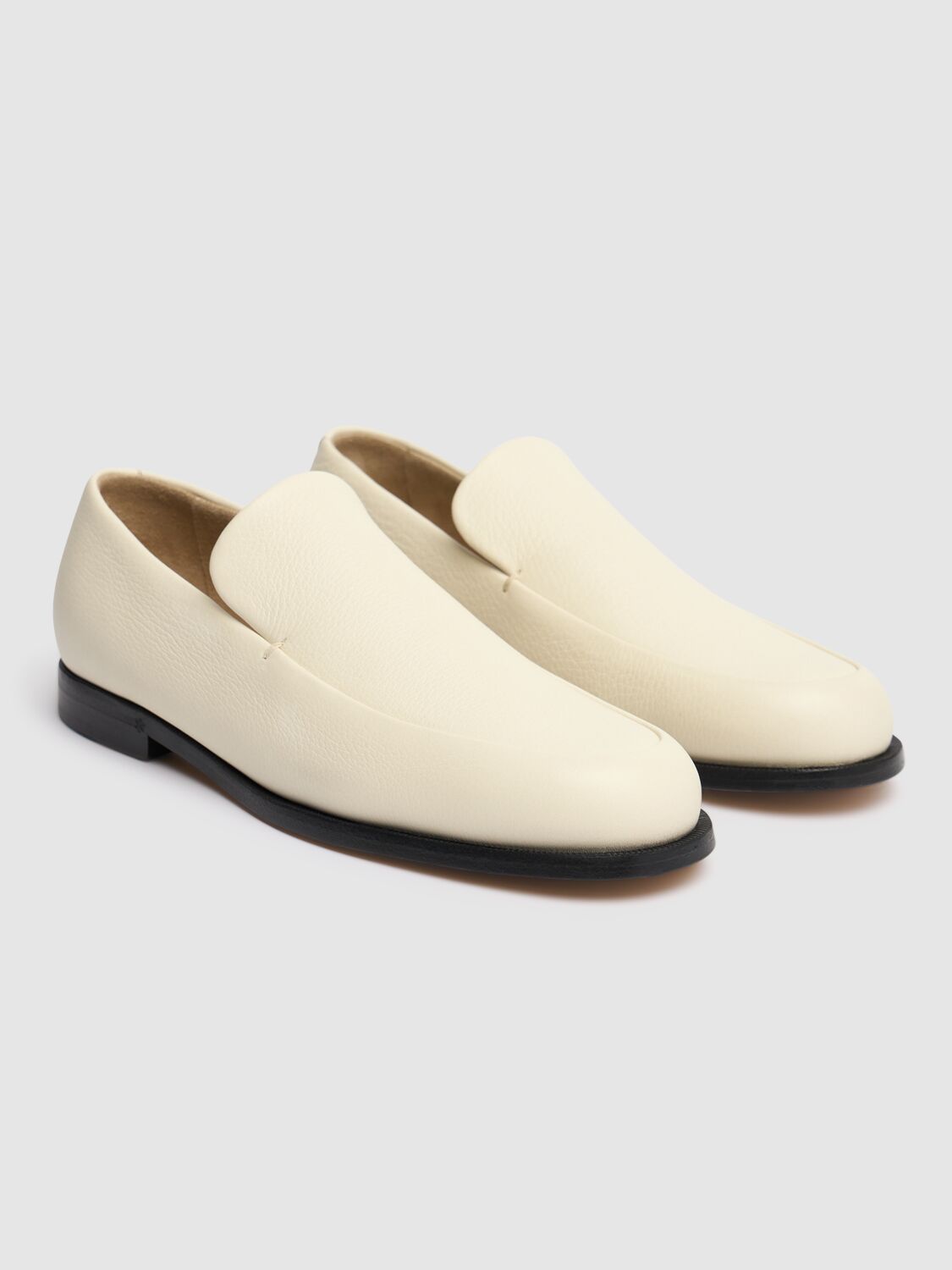 Shop Khaite 10mm Alessio Leather Loafers In Cream