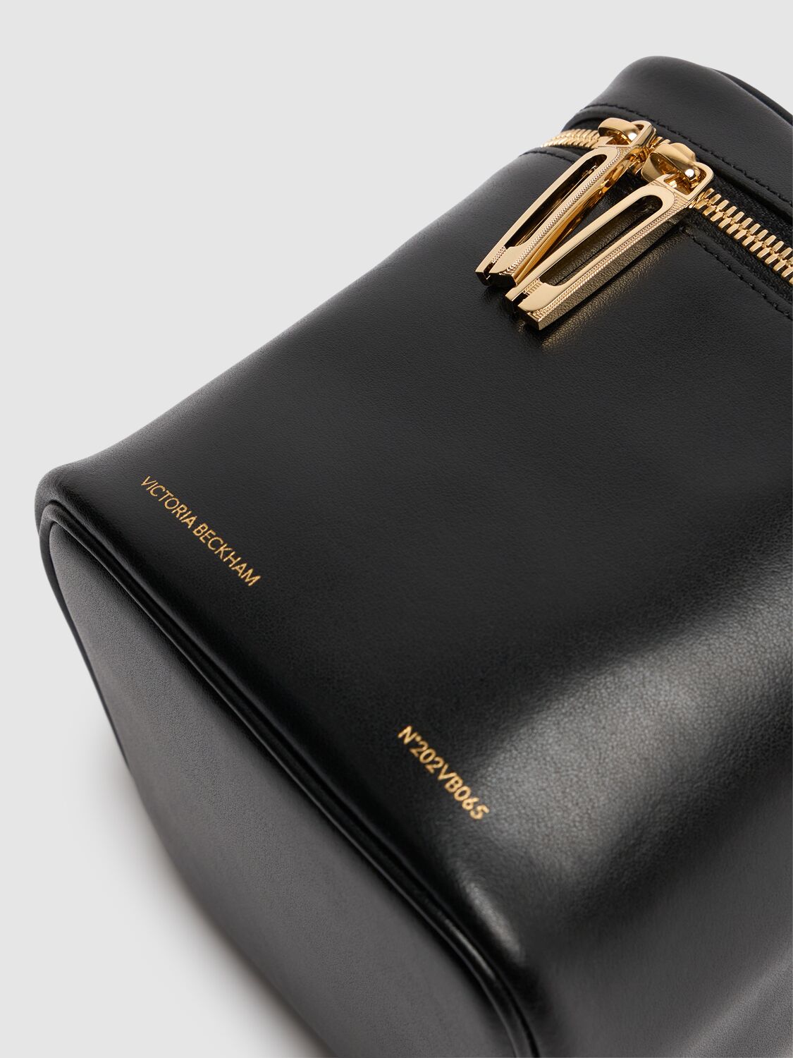 Shop Victoria Beckham Leather Cube Vanity Case In Black