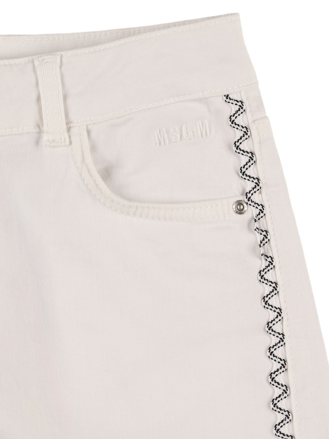 Msgm Embellished Cotton Blend Denim Shorts In 白色