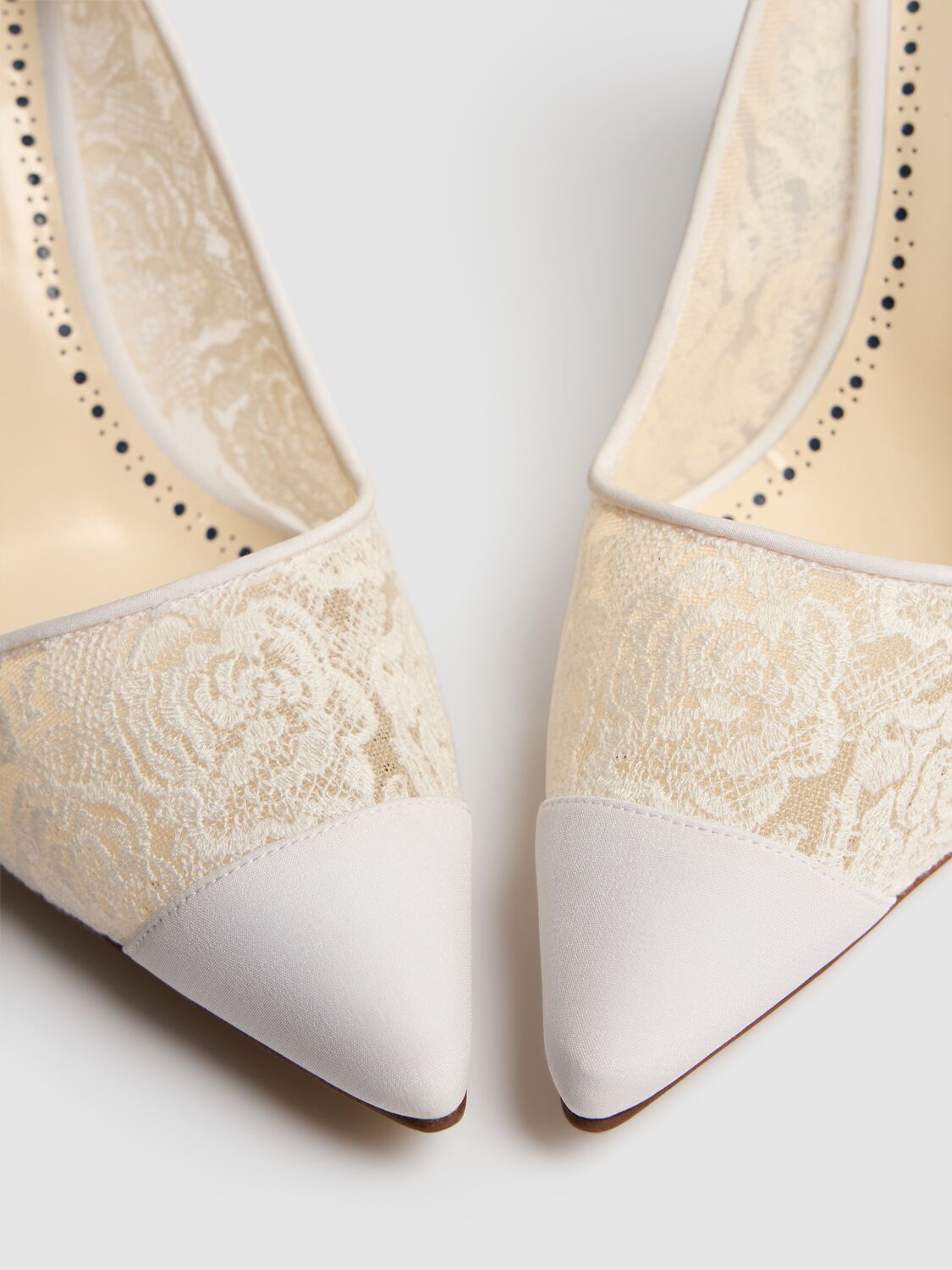 Manolo Blahnik 90mm Sololaria Lace Pumps In White